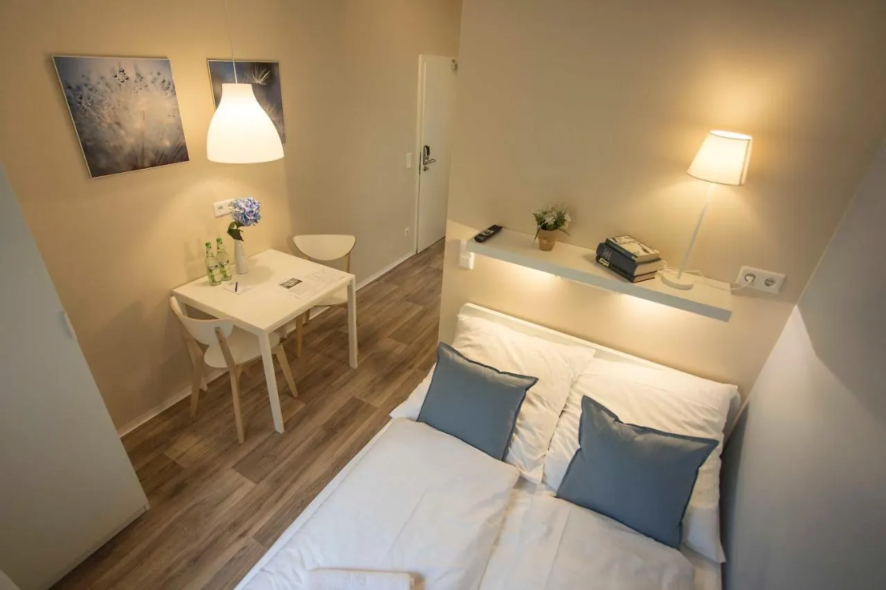 Guest house Guesthouse Koehn51, Zentral Gelegene, Stilvoll Eingerichtete Zimmer Mit Eigener Teekueche Nuremberg