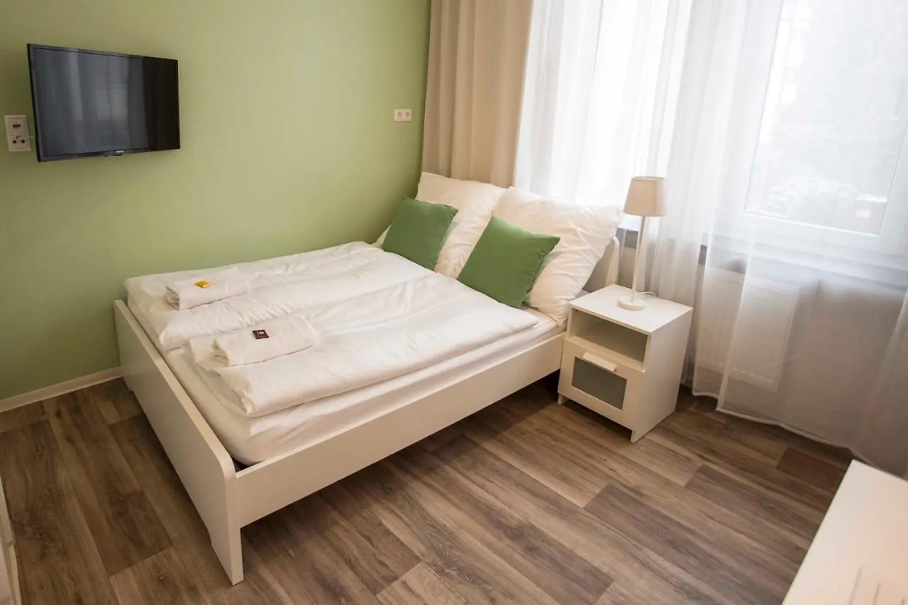 Guesthouse Koehn51, Zentral Gelegene, Stilvoll Eingerichtete Zimmer Mit Eigener Teekueche Nuremberg