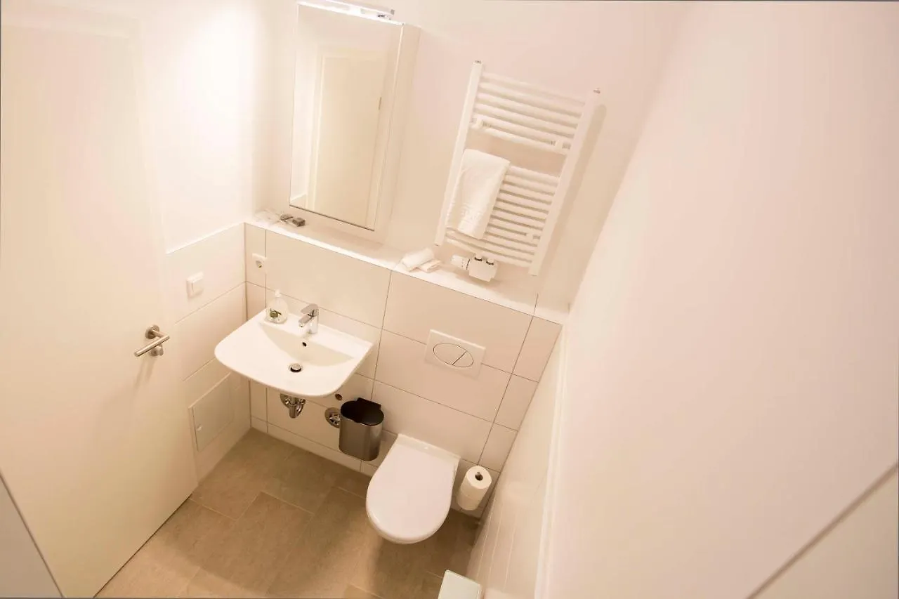 Guesthouse Koehn51, Zentral Gelegene, Stilvoll Eingerichtete Zimmer Mit Eigener Teekueche Nuremberg