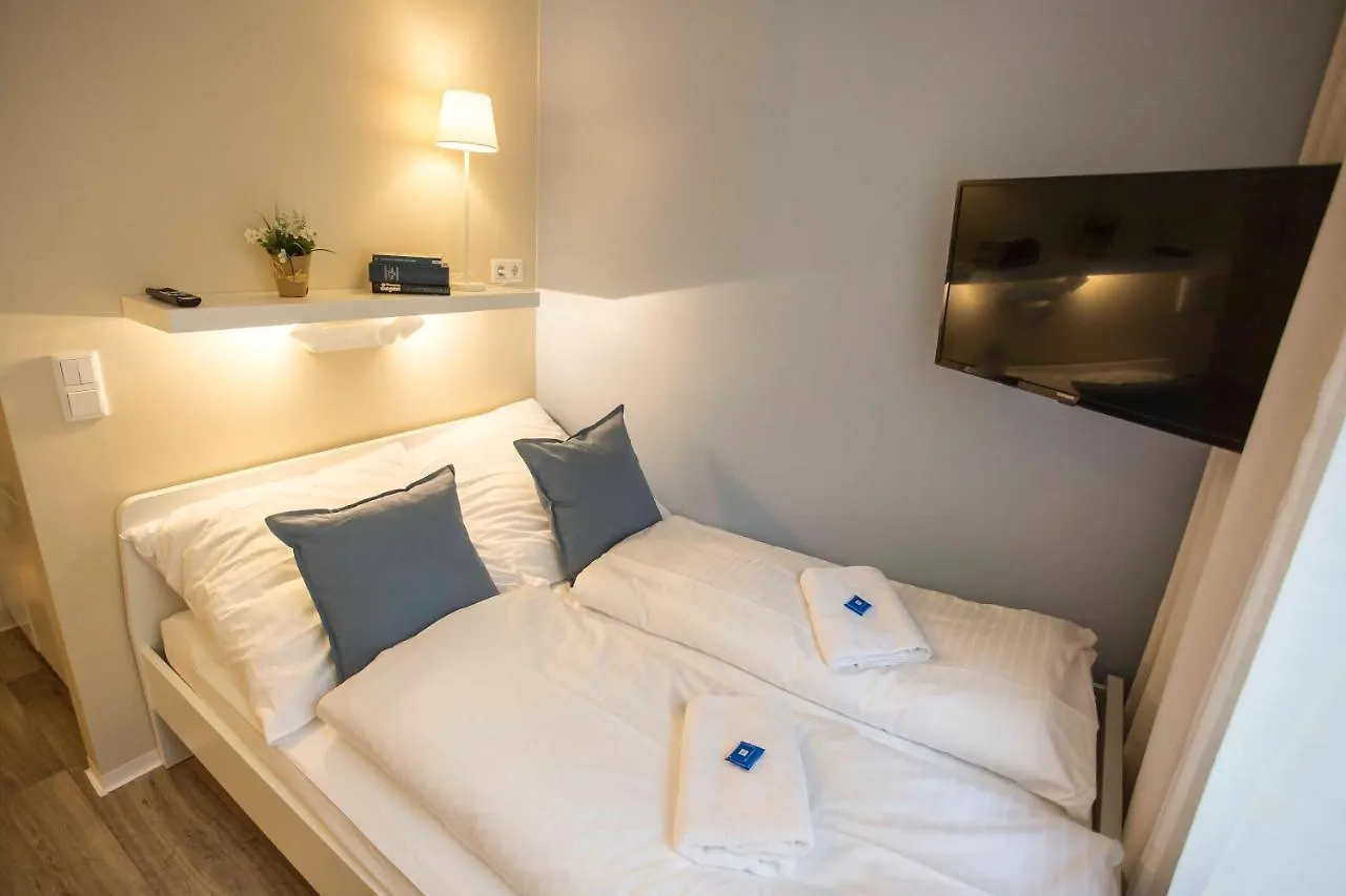 Guesthouse Koehn51, Zentral Gelegene, Stilvoll Eingerichtete Zimmer Mit Eigener Teekueche Nuremberg 0*,  Germany