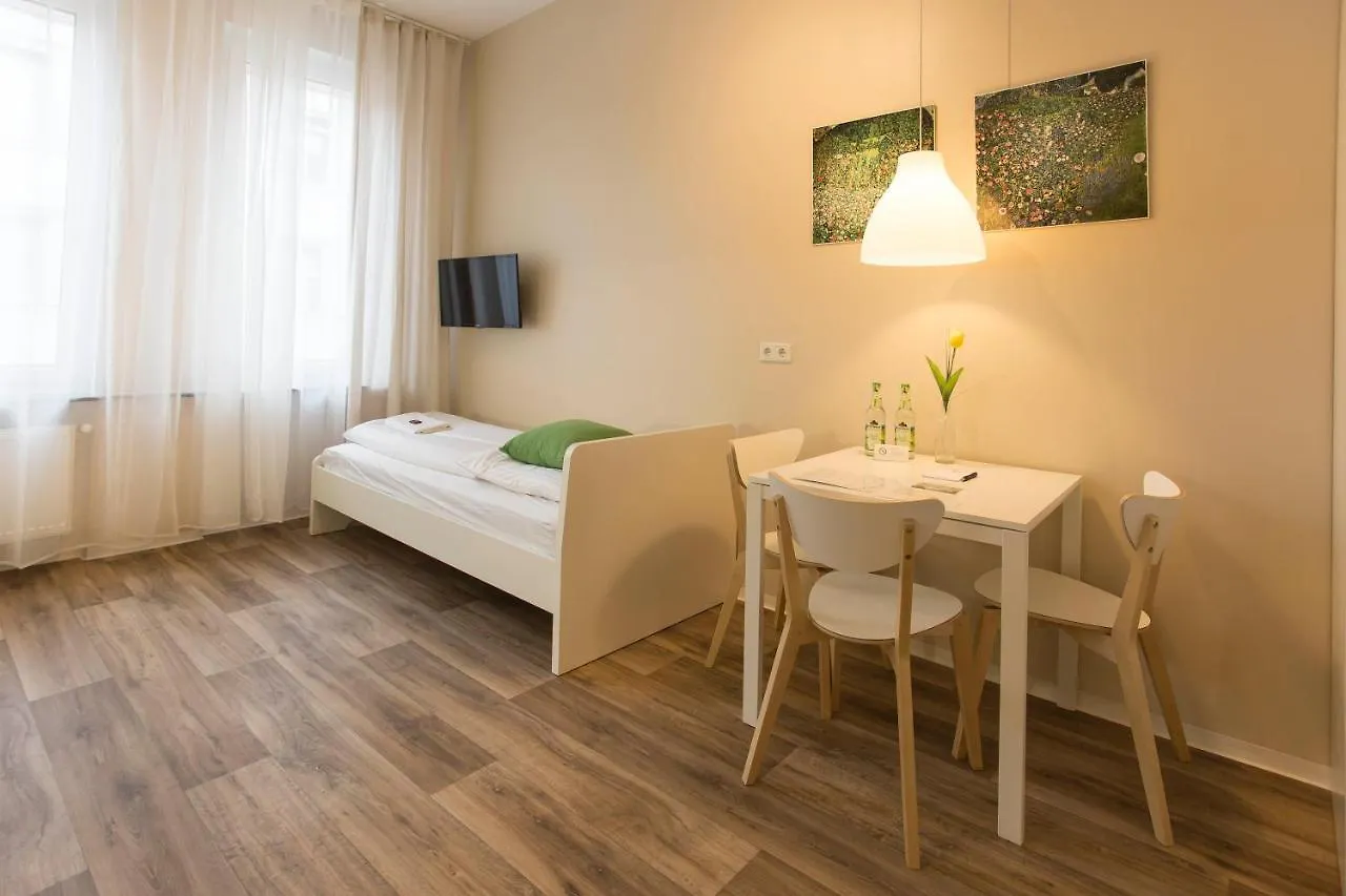 Guesthouse Koehn51, Zentral Gelegene, Stilvoll Eingerichtete Zimmer Mit Eigener Teekueche Nuremberg Guest house
