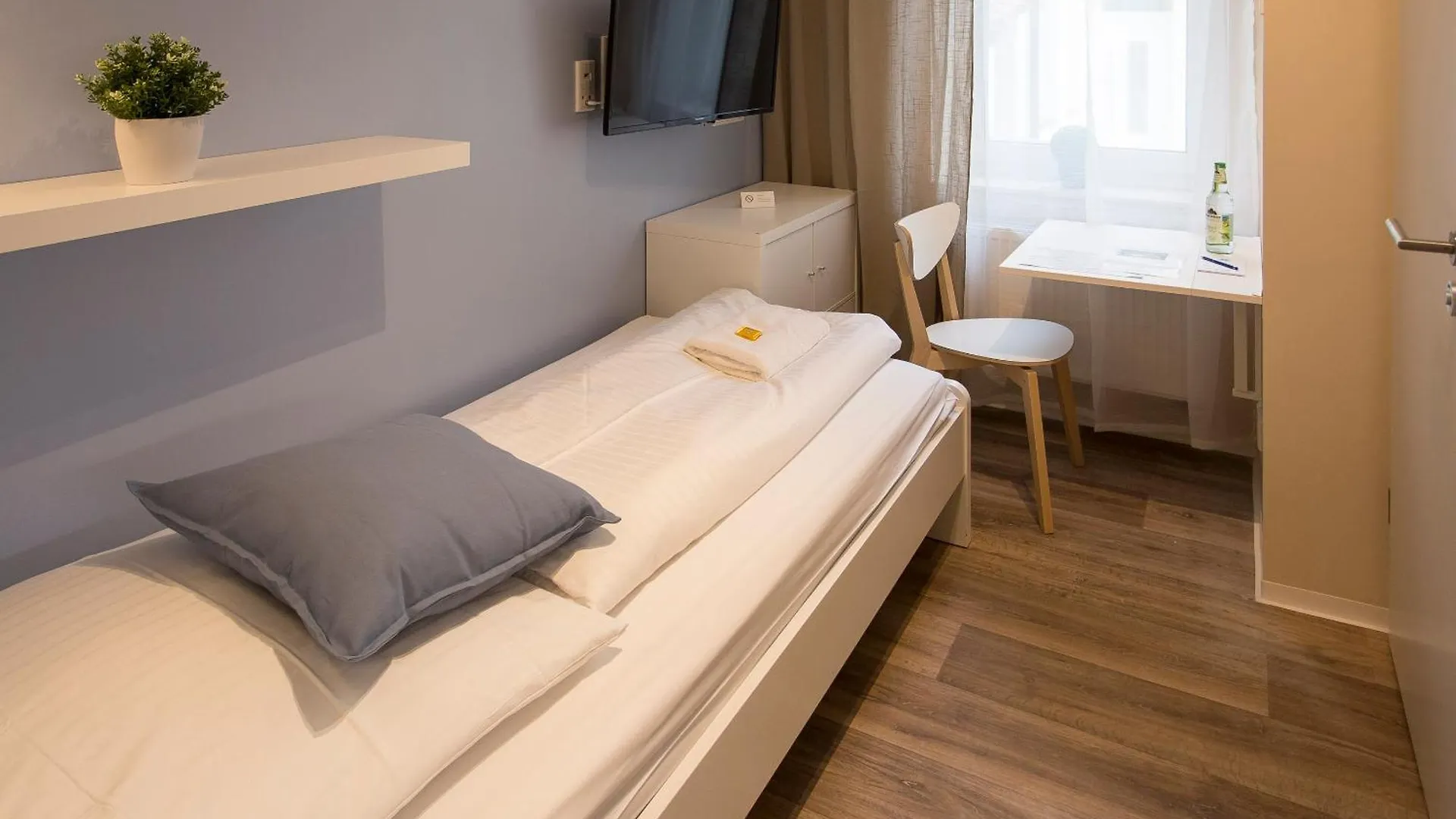 Guesthouse Koehn51, Zentral Gelegene, Stilvoll Eingerichtete Zimmer Mit Eigener Teekueche Nuremberg