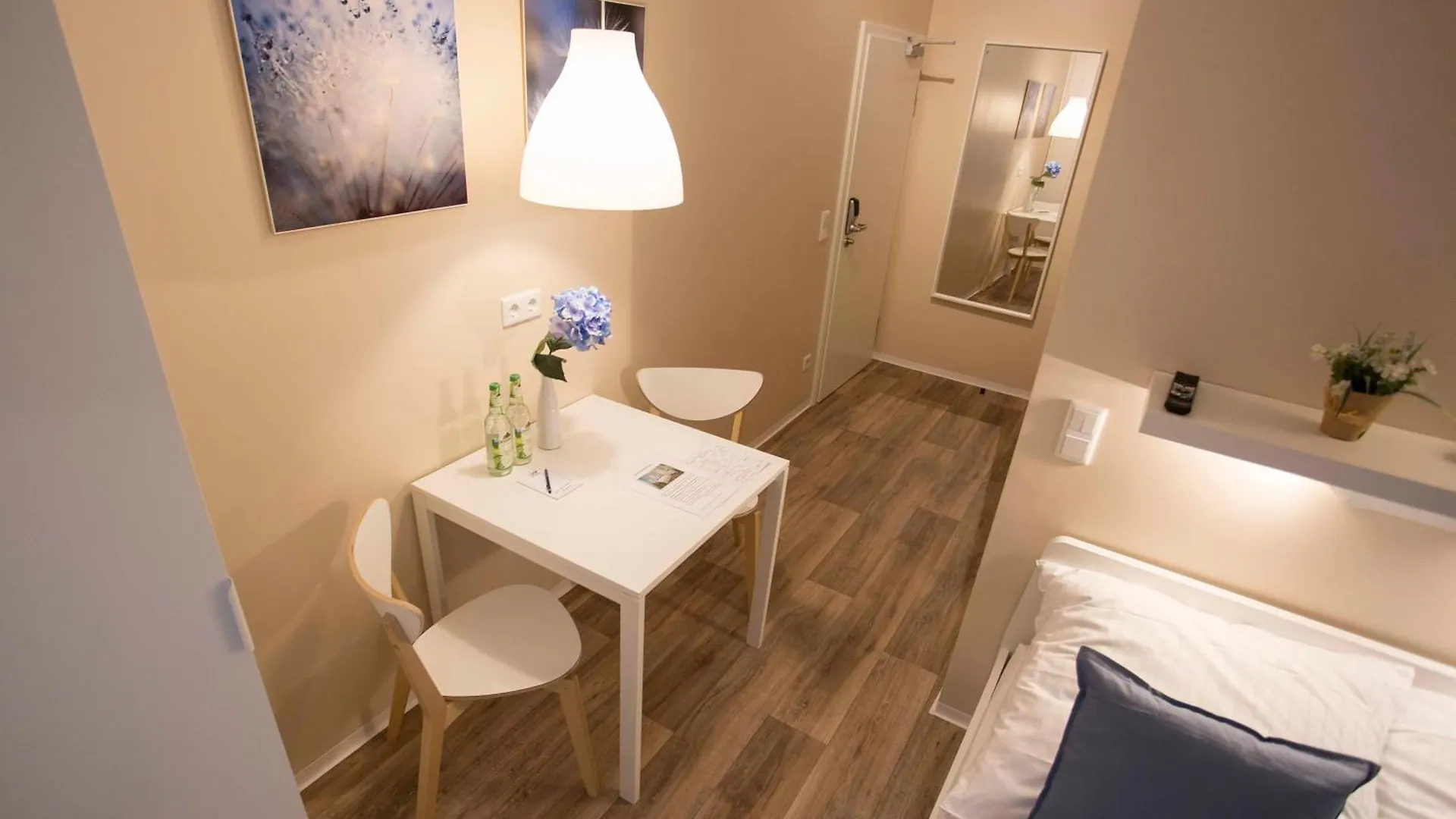 Guesthouse Koehn51, Zentral Gelegene, Stilvoll Eingerichtete Zimmer Mit Eigener Teekueche Nuremberg Germany