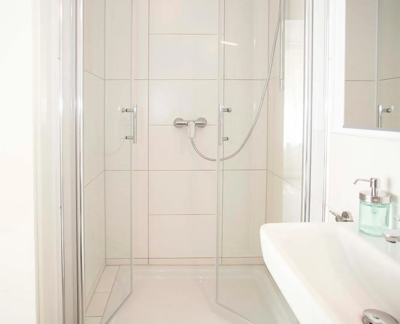 Guest house Guesthouse Koehn51, Zentral Gelegene, Stilvoll Eingerichtete Zimmer Mit Eigener Teekueche Nuremberg