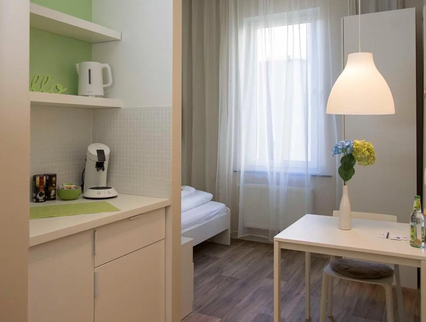 Guest house Guesthouse Koehn51, Zentral Gelegene, Stilvoll Eingerichtete Zimmer Mit Eigener Teekueche Nuremberg